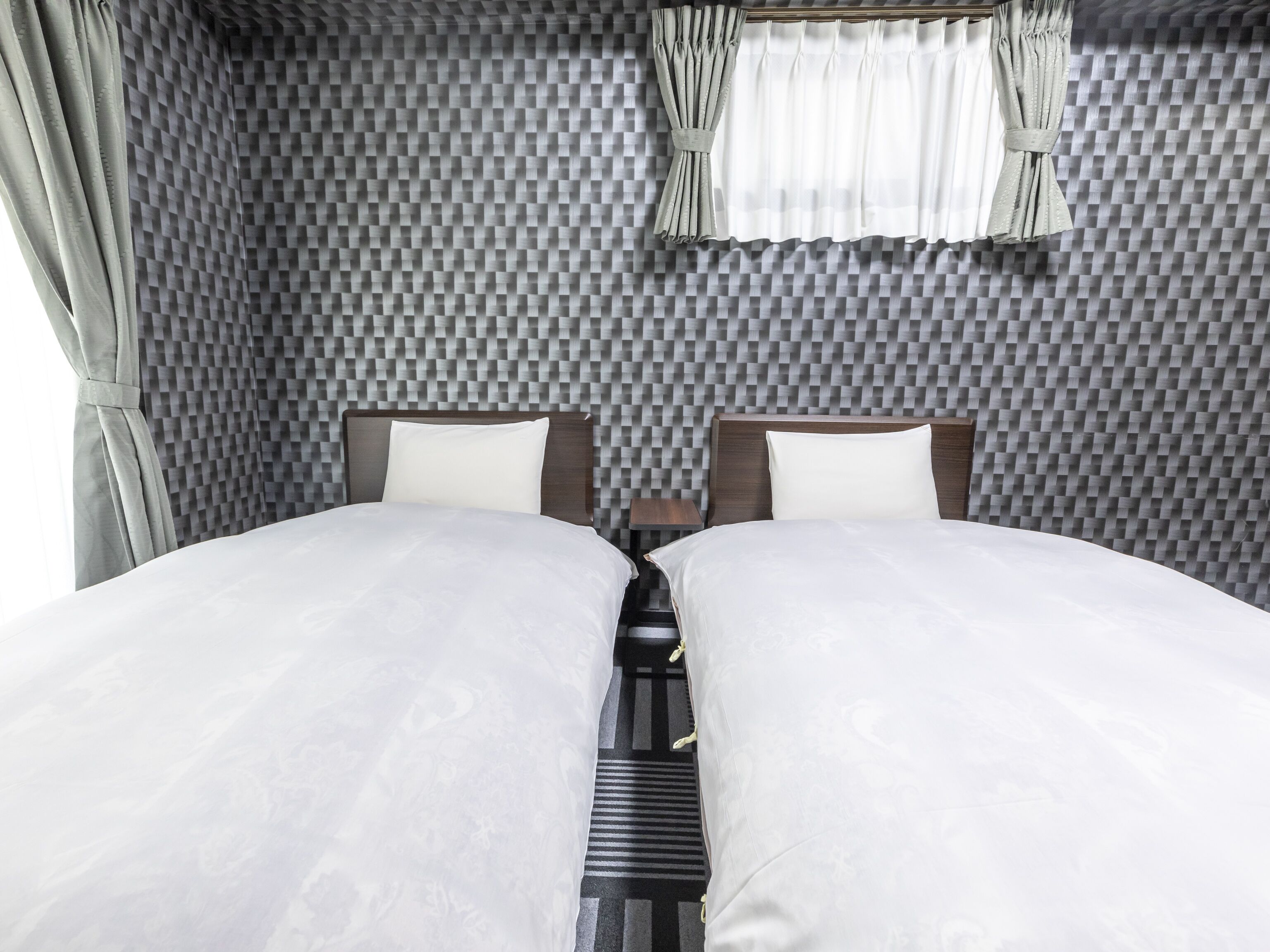 Twin Room, Non Smoking | Desk, free WiFi, bed sheets