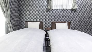 Twin Room, Non Smoking | Desk, free WiFi, bed sheets