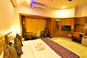 Super Deluxe Room | Rollaway beds, free WiFi - Casa Royal (New Delhi)