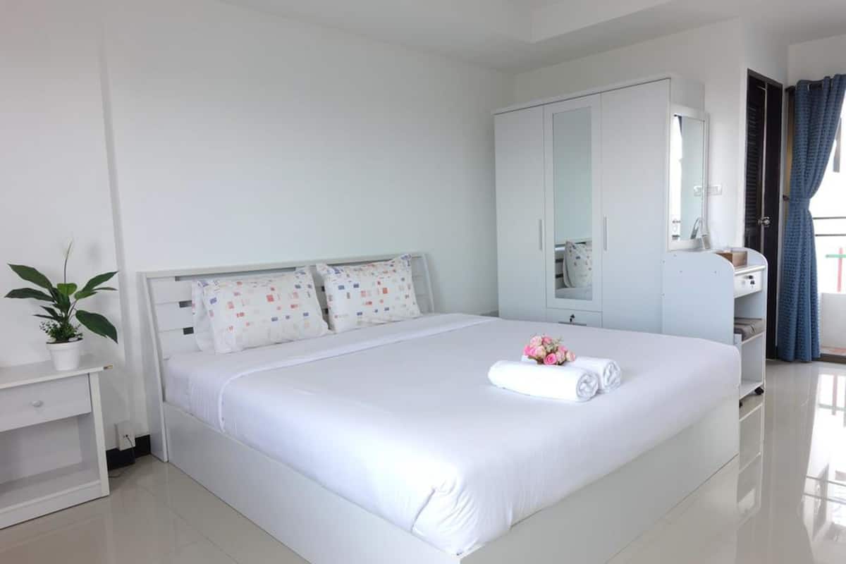 Kamar Double Superior | Meja kerja, tirai kedap cahaya, dan tempat tidur lipat/tambahan