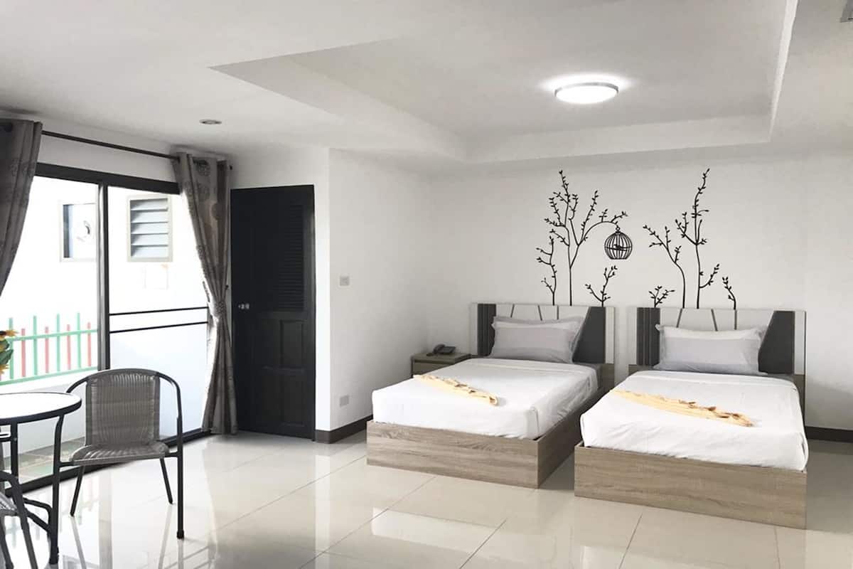 Kamar Twin Superior | Meja kerja, tirai kedap cahaya, dan tempat tidur lipat/tambahan
