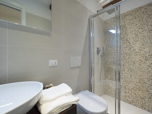Apartment, 1 Bedroom | Bathroom | Shower, hair dryer, towels