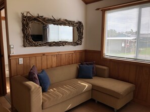Deluxe Cabin (Starfish) | Living area | Flat-screen TV, DVD player - Dolphins Point Tourist Park (Dolphin Point)