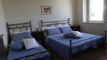 1 bedroom, individually decorated, individually furnished