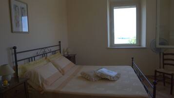 Quadruple Room, 2 Bedrooms (Albicocco) | Individually decorated, individually furnished, iron/ironing board