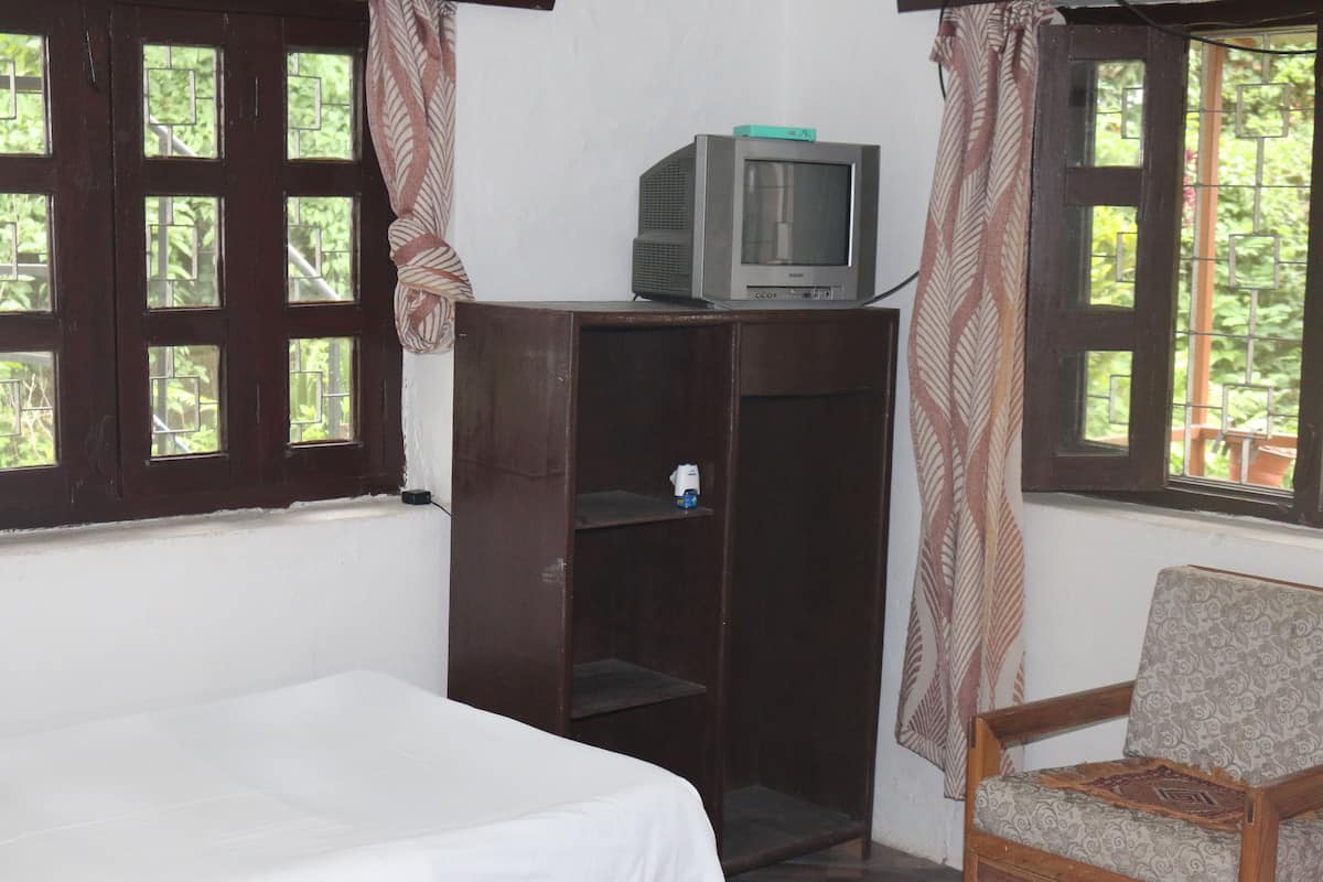 Kamar Twin Standar, 2 Tempat Tidur Twin | Busa memori, meja kerja, ruang kerja ramah laptop, dan Wi-Fi gratis