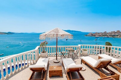 Monte Cristo Hotel with Rooftop Pool