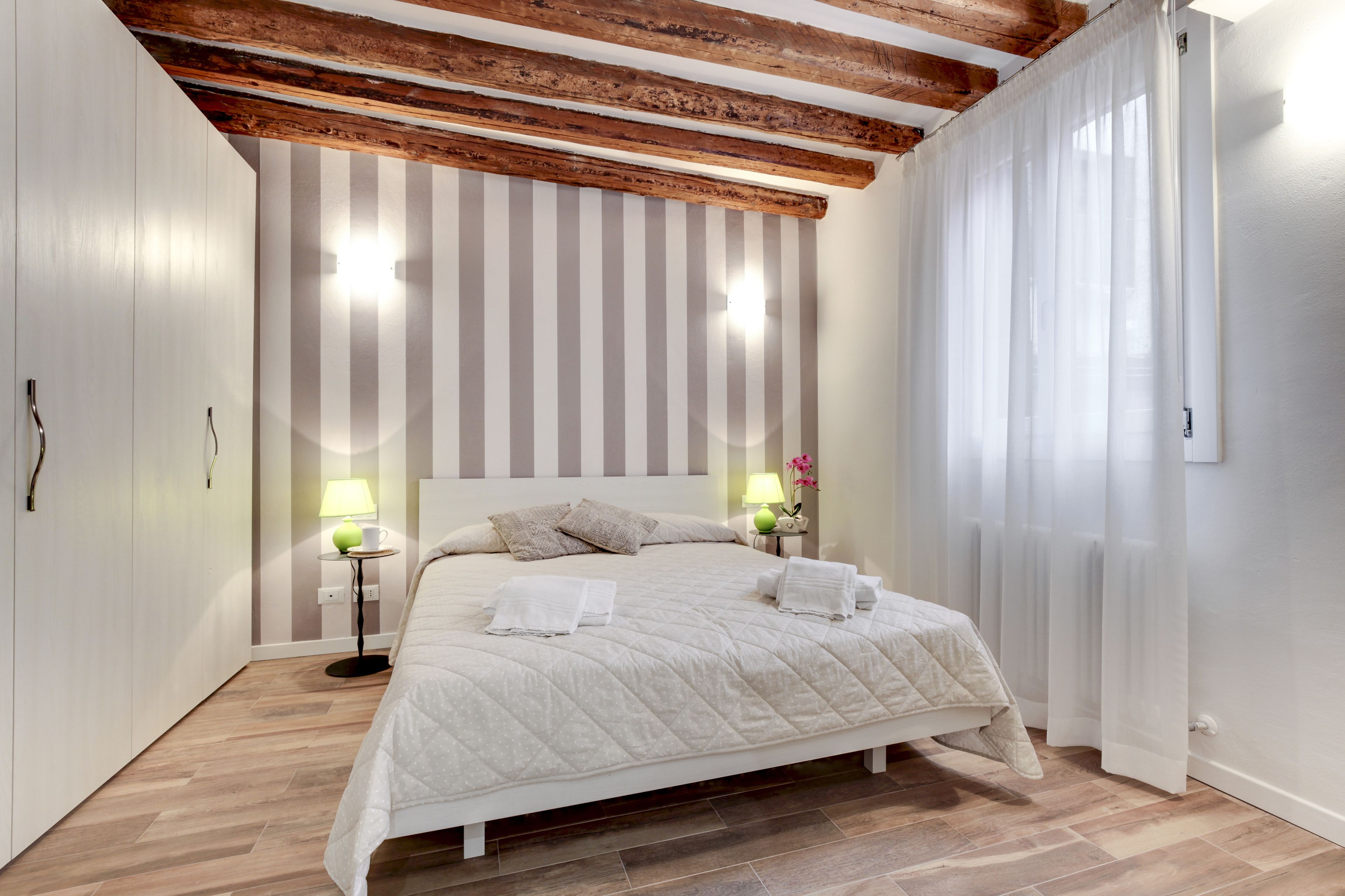 Basic-Apartment, 1 Schlafzimmer, Flussblick | 2 Schlafzimmer, Bügeleisen/Bügelbrett, Babybetten, kostenloses WLAN