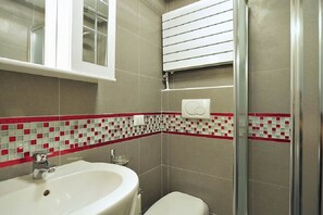 Apartment, 2 Bedrooms | Bathroom | Shower, hair dryer, bidet, towels - Palace La Vida Apartments by Wonderful Italy (Venice)