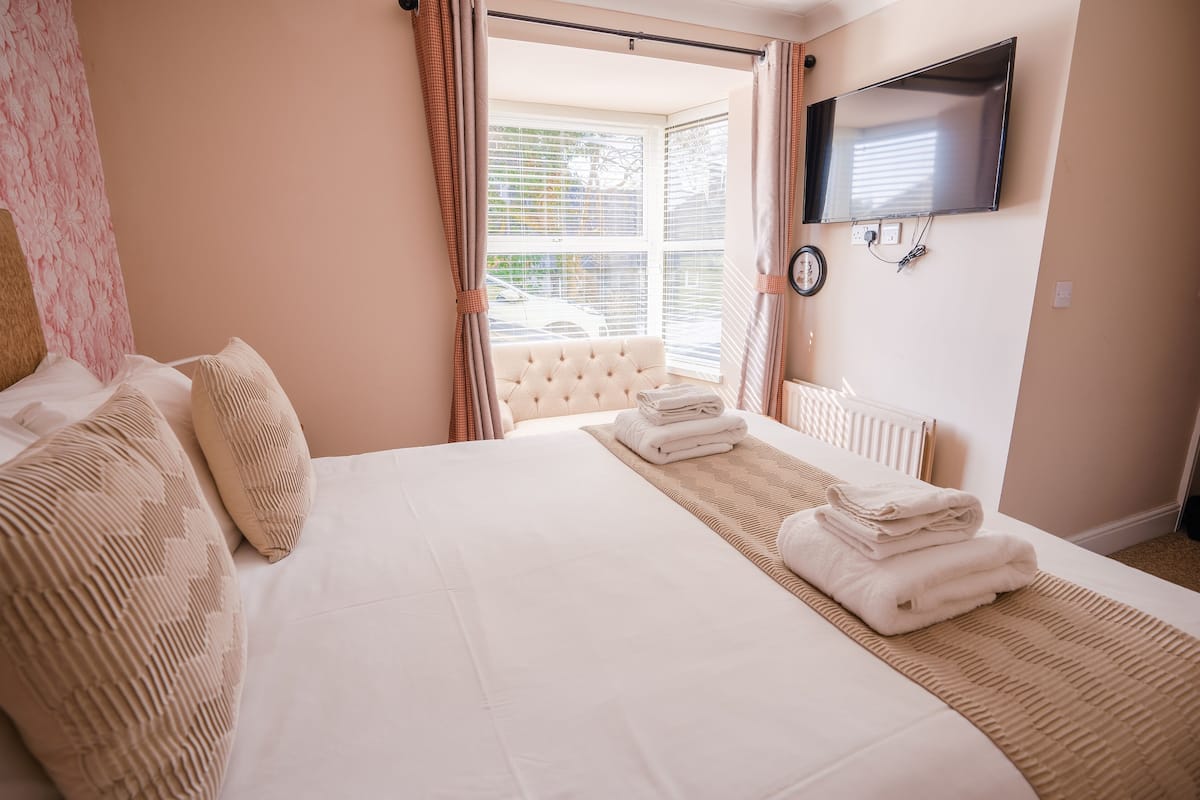 Kamar Double (Room8 Ground Floor) | Setrika/meja setrika dan Wi-Fi gratis