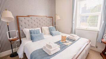 Double Room (Room 10) | Iron/ironing board, free WiFi