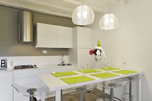 Apartment, 2 Bedrooms | In-room dining