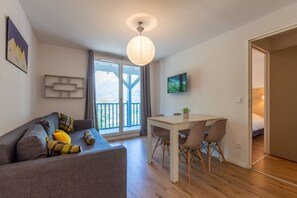 Leilighet – comfort, 1 soverom | Oppholdsrom | Flatskjerm-TV