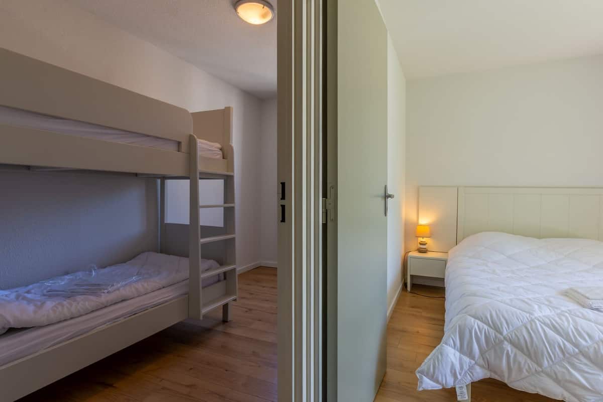 Departamento estándar | Insonorización, tabla de planchar con plancha y ropa de cama