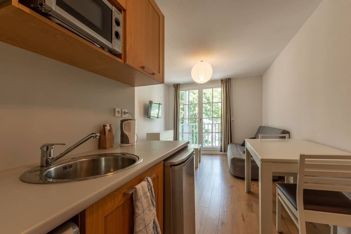Departamento, 1 habitación | Cocineta privada | Refrigerador, microondas, parrilla de estufa y tetera eléctrica