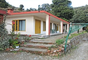 Daily cooked-to-order breakfast for a fee