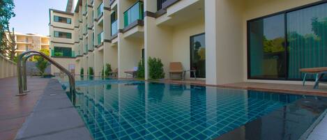 Kolam renang outdoor