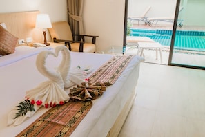In-room safe, desk, blackout curtains, free WiFi - Airport Beach Hotel Phuket (Sa Khu)