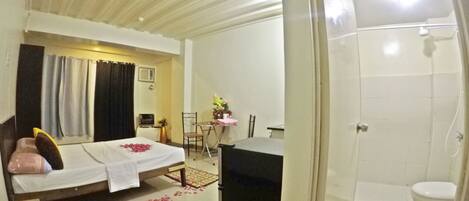 Habitación clásica doble, 1 cama doble | Escritorio y espacio para trabajar con un portátil