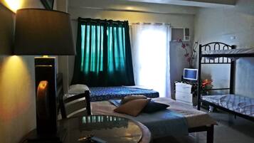 Family Quadruple Room | Desk, laptop workspace, soundproofing, iron/ironing board