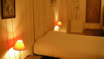 Free cots/infant beds, free WiFi, bed sheets