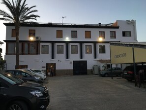 Free self parking - Hostal Mesón Arboleas (Arboleas)