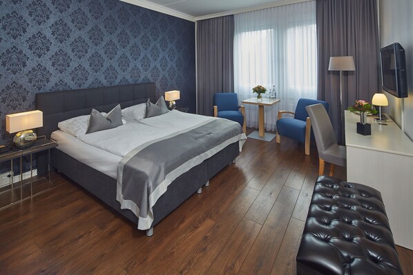 Hypo-allergenic bedding, minibar, in-room safe, desk