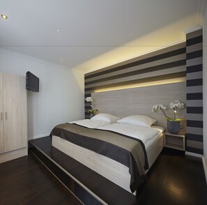 Allergikerbettwaren, Minibar, Zimmersafe, Schreibtisch