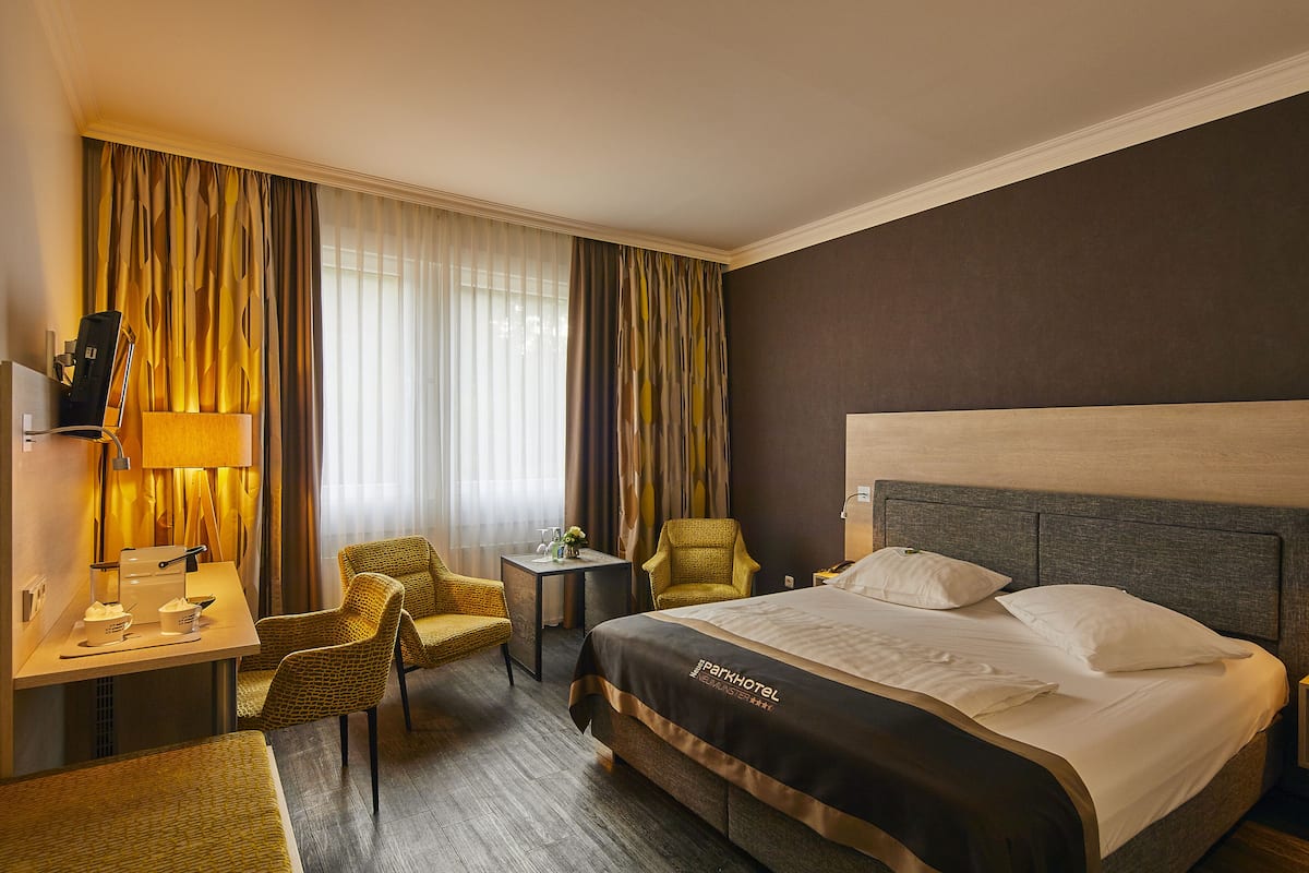 Comfort Double Room | Hypo-allergenic bedding, minibar, in-room safe, desk