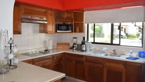 Private kitchen - Villa Golf Mayan Fraccionamiento Villas de Golf Diamante (Acapulco)