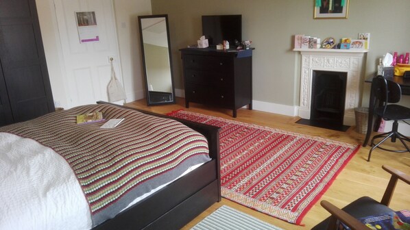 Comfort Penthouse, 1 King Bed, City View | 1 bedroom, premium bedding, desk, iron/ironing board