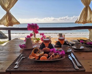 Breakfast, lunch, dinner and brunch served - Tsunami Village (Bwejuu)