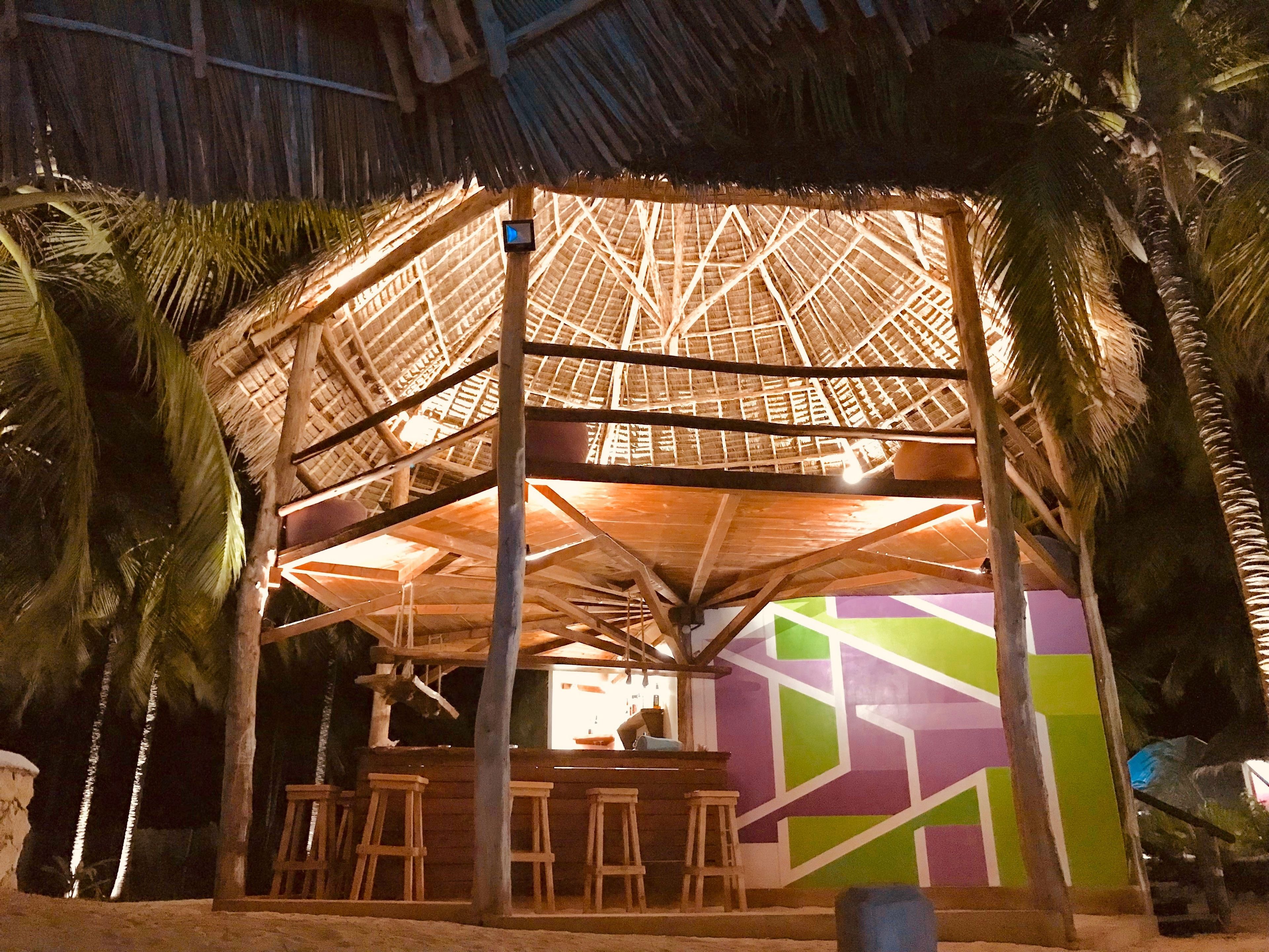 Suguhan pemandangan kolam renang, buka setiap hari