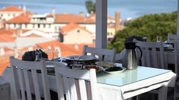 Desayuno completo incluido todos los días