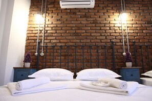 Standard Double Room, Garden View | Desk, soundproofing, free WiFi, bed sheets - Cesmeli Han (Ayvalik)