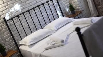 Escritorio, insonorización, wifi gratis y ropa de cama