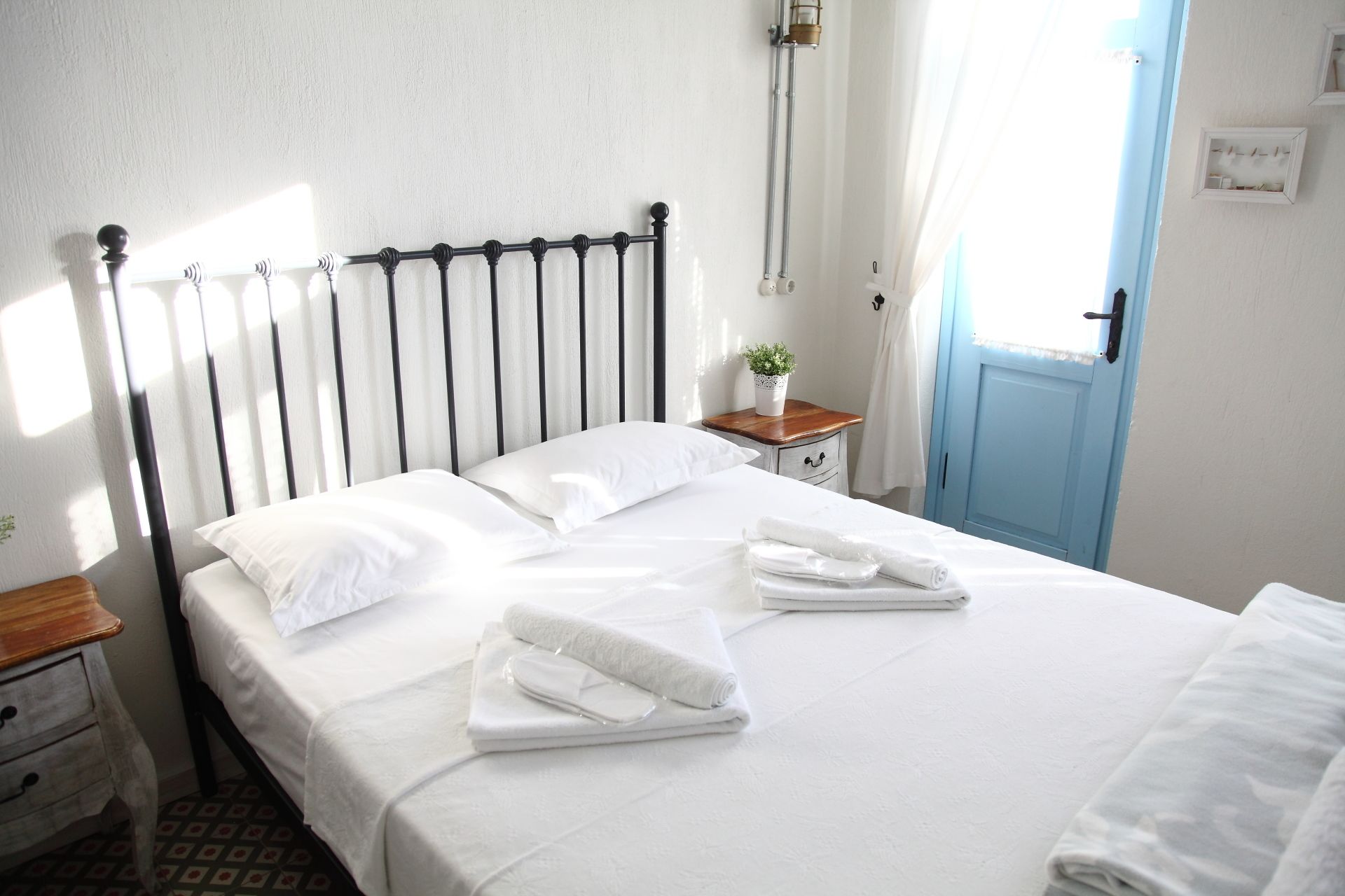 Standard Double Room, Sea View | Desk, soundproofing, free WiFi, bed sheets