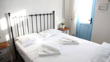 Standard Double Room, Sea View | Desk, soundproofing, free WiFi, bed sheets