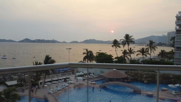 حمّام سباحة خارجي