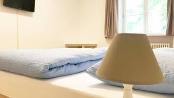 City-Zimmer, 2 Schlafzimmer, Nichtraucher (no kitchen) | 2 Schlafzimmer, Schreibtisch, Verdunkelungsvorhänge