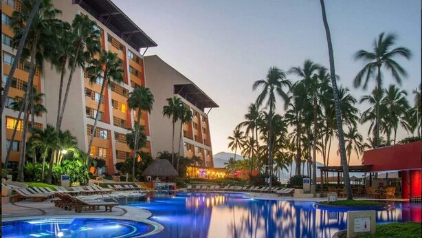 Outdoor pool - Departamento Marina Vallarta 001 (Puerto Vallarta)