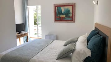 Driepersoonskamer (De Stael) | Luxe beddengoed, bedden met traagschuimmatrassen, geluiddichte muren