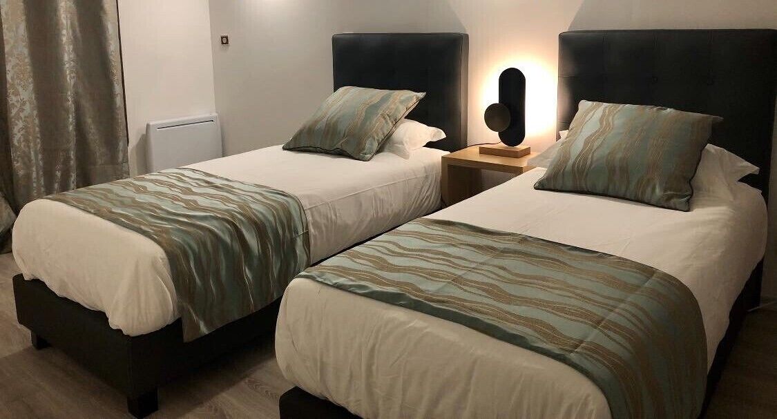 家庭套房, 2 间卧室 (Picasso) | 高档床上用品、记忆海绵床垫、隔音、熨斗/熨板