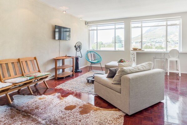 开间, 无障碍 | 起居区 | 平板电视