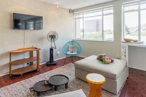 Studio, Accessible | Premium bedding, desk, iron/ironing board, cribs/infant beds - Senator Park Suite 16 (Cape Town)