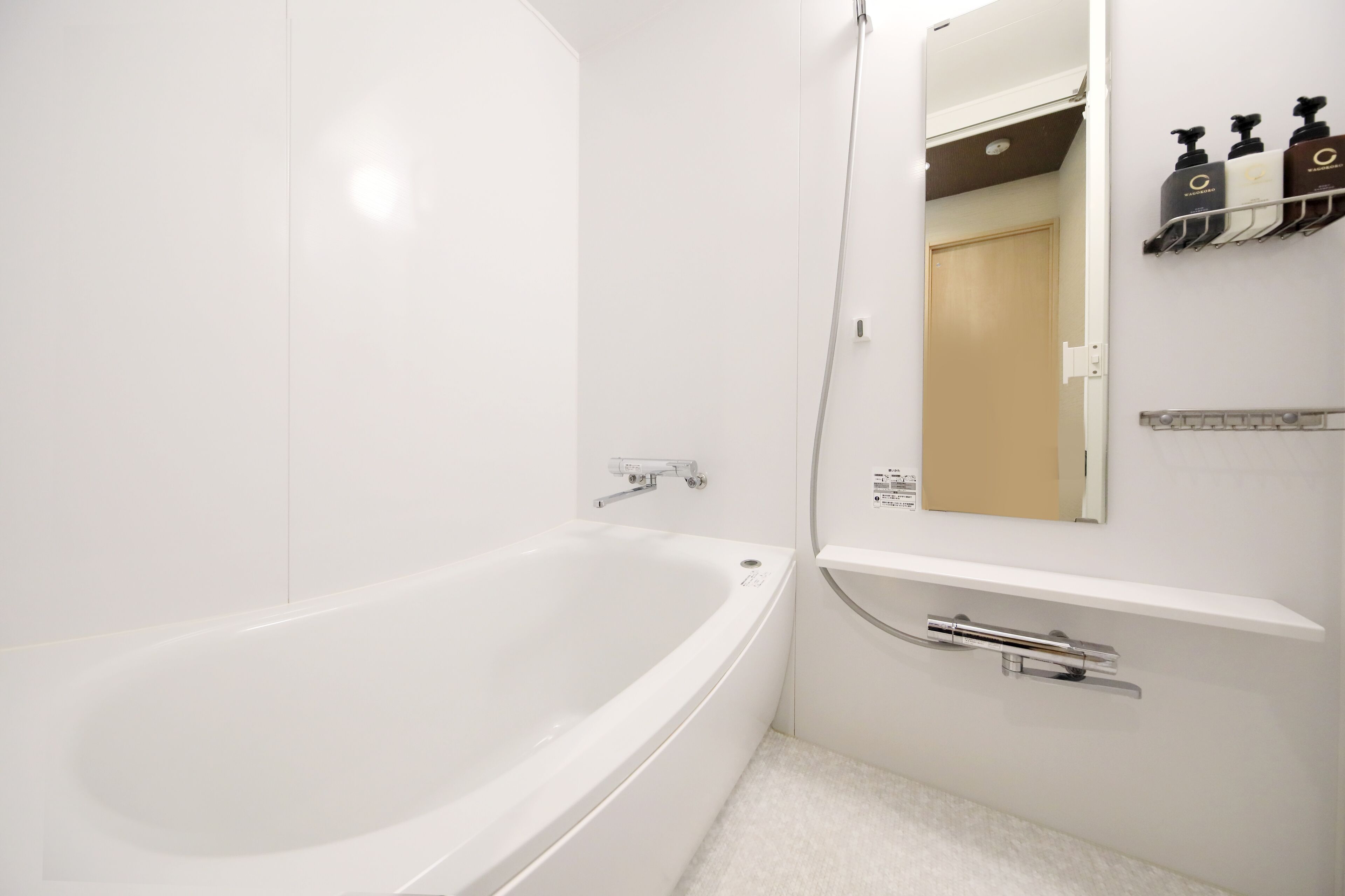 combined shower/bathtub, deep-soaking bathtub, free toiletries