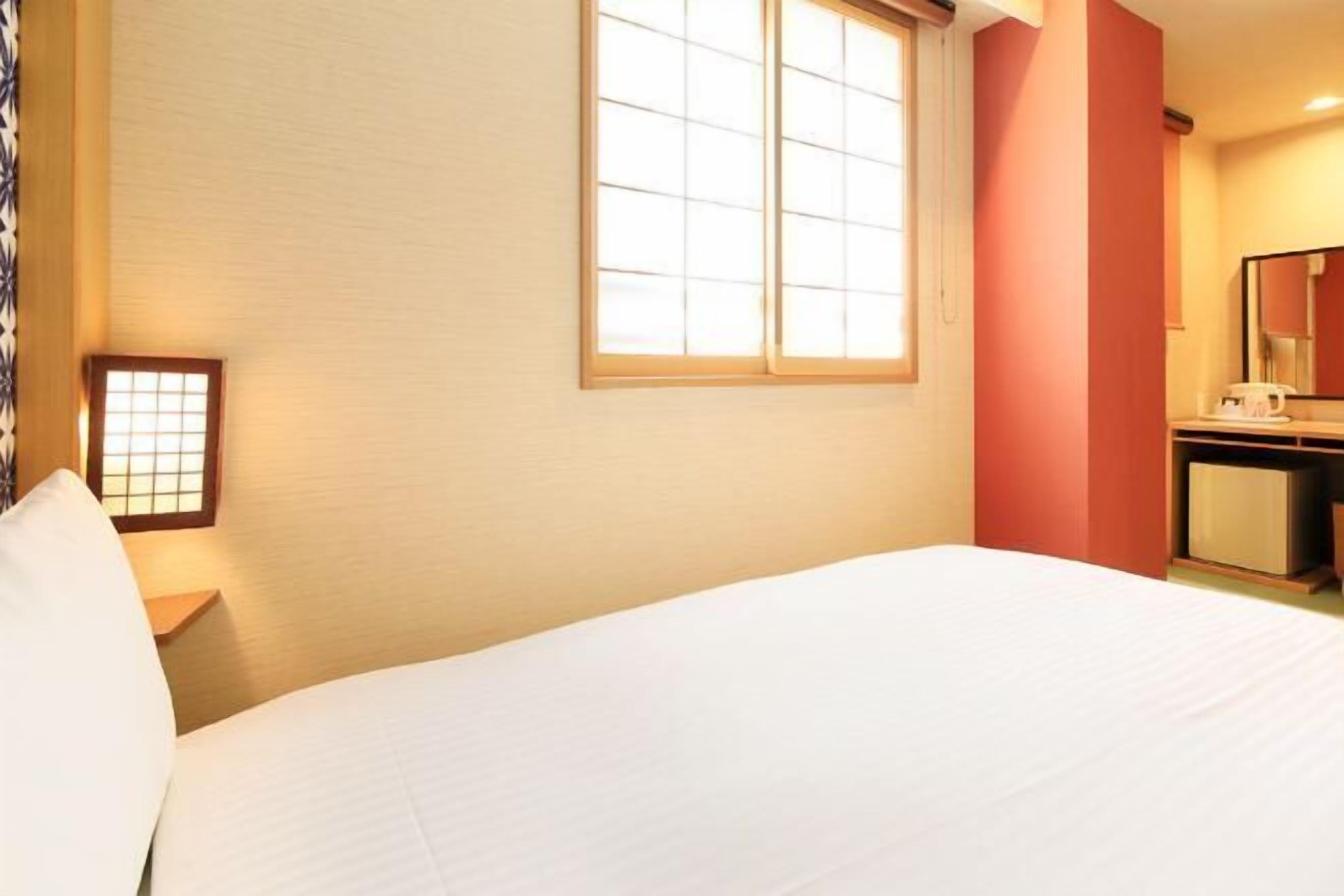 Premium bedding, memory foam beds, desk, free WiFi