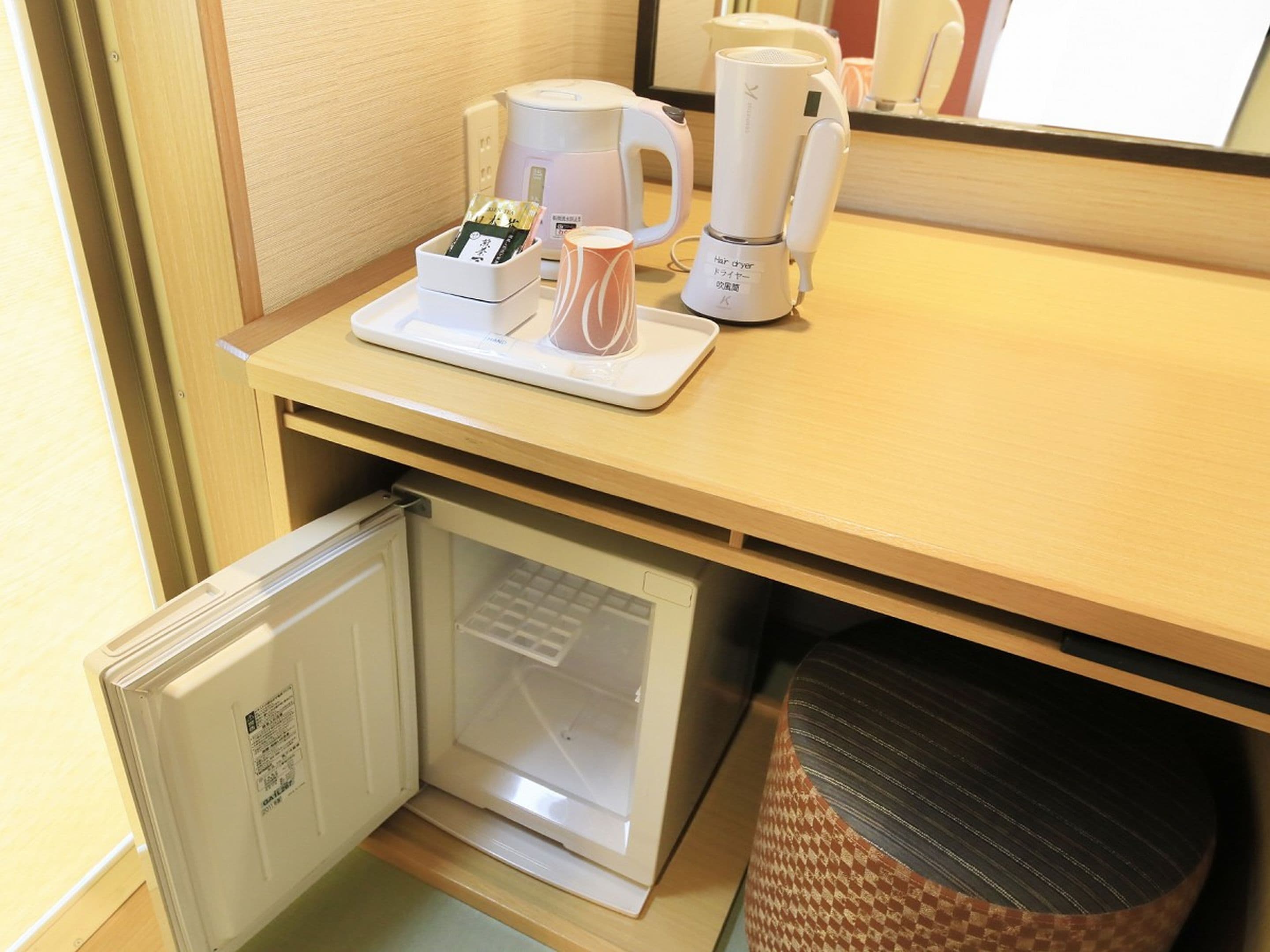 1 bedroom, premium bedding, memory-foam beds, desk