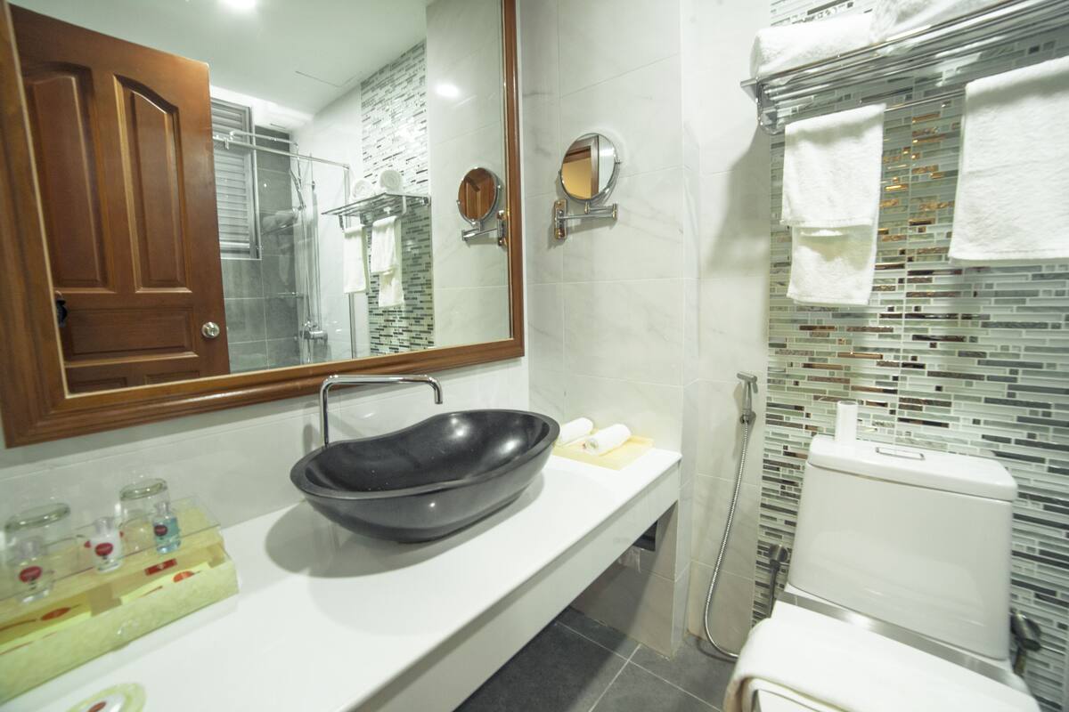 exclusive suite, 1 queen bed, ocean view, oceanfront | bathroom | shower, rainfall showerhead, free toiletries, hair dryer