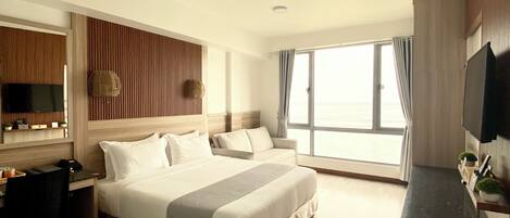 Exclusive-sviitti, 1 keskisuuri parisänky, valtamerinäköala, valtameren rannalla | Egyptinpuuvillaiset lakanat, ylelliset vuodevaatteet, minibaari